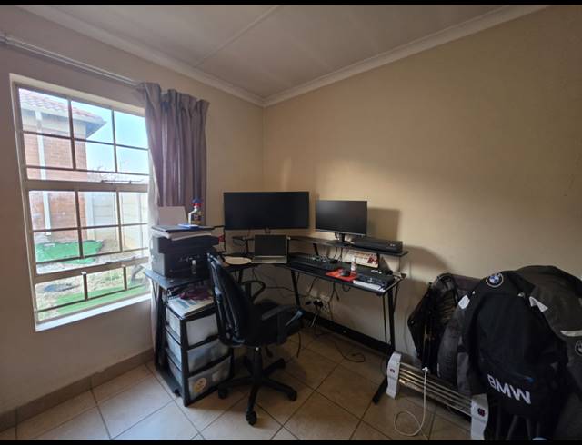 3 BEDROOM FREESTANDING FOR SALE IN THATCH HILL ESTATE